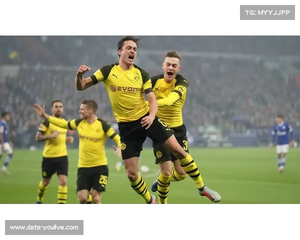 多特球迷组织联合抗议高层频繁出售核心球员削弱球队竞争力