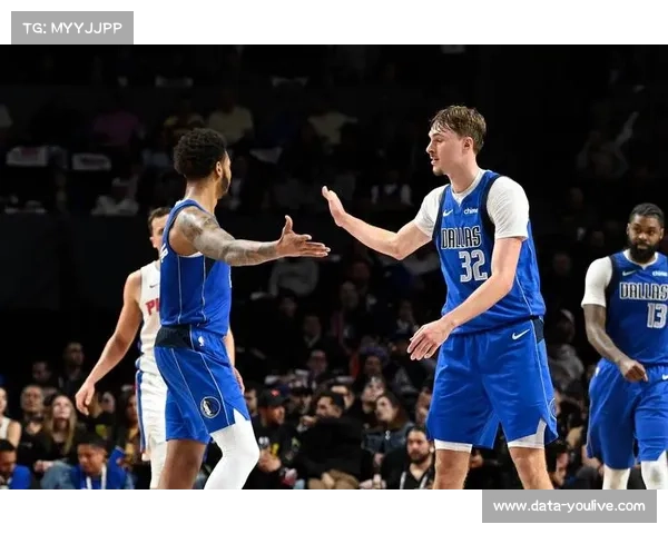 坎宁安率领活塞挑战独行侠，两代状元弗拉格与浓眉对决受关注